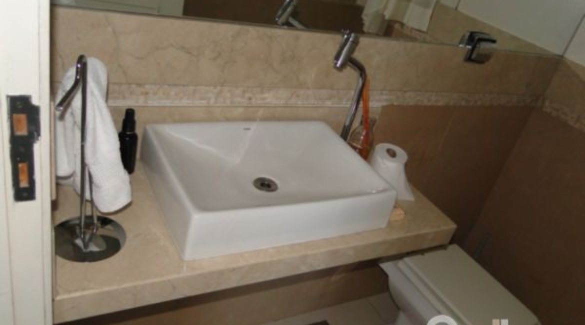 Casa à venda com 400m², 3 dormitórios, 1 suíte, 3 vagas, no bairro Jardim Isabel em Porto Alegre