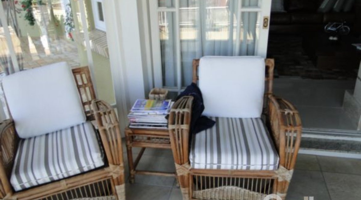 Casa à venda com 400m², 3 dormitórios, 1 suíte, 3 vagas, no bairro Jardim Isabel em Porto Alegre