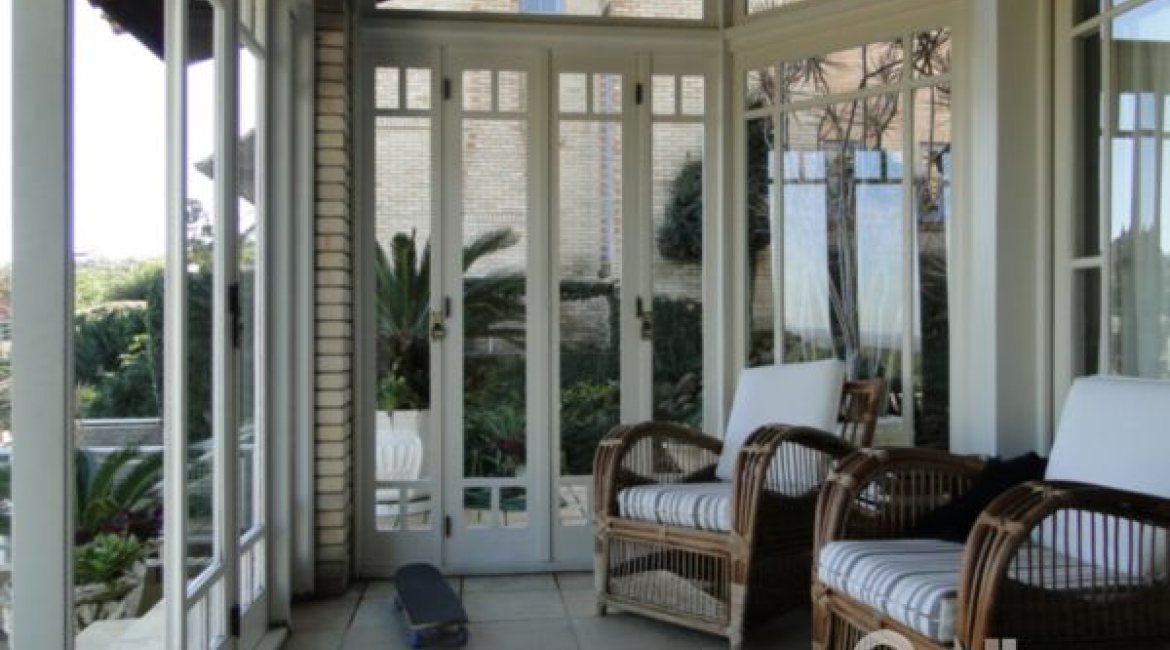 Casa à venda com 400m², 3 dormitórios, 1 suíte, 3 vagas, no bairro Jardim Isabel em Porto Alegre