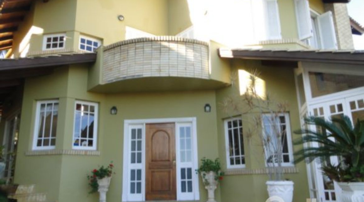 Casa à venda com 400m², 3 dormitórios, 1 suíte, 3 vagas, no bairro Jardim Isabel em Porto Alegre