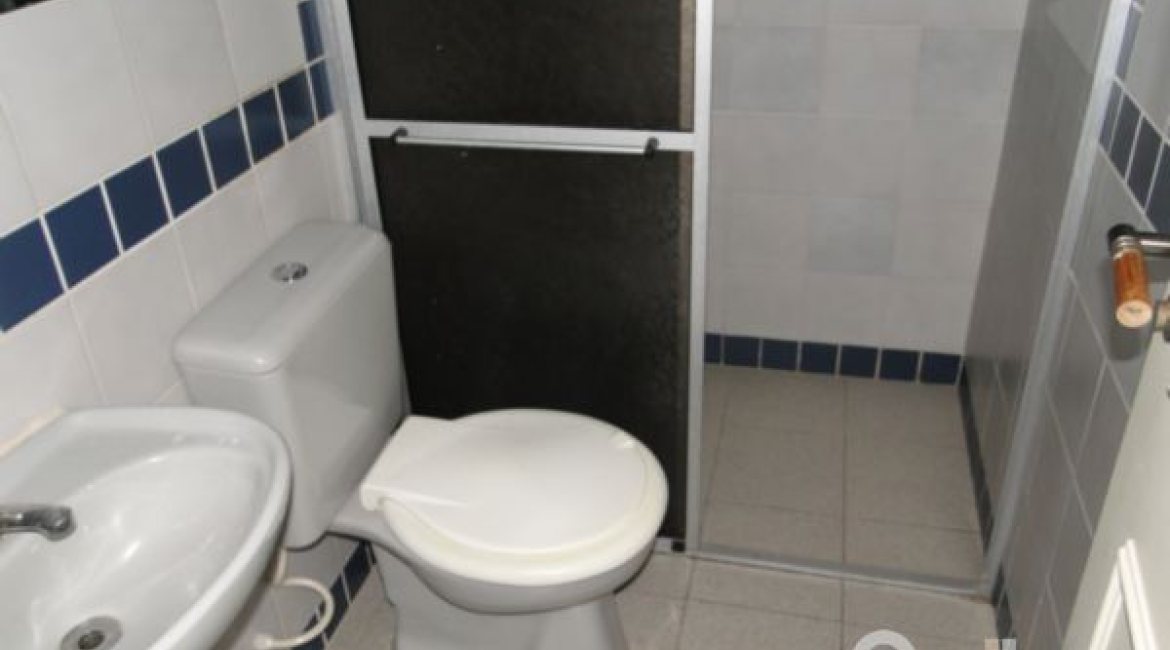 Casa à venda com 400m², 3 dormitórios, 1 suíte, 3 vagas, no bairro Jardim Isabel em Porto Alegre