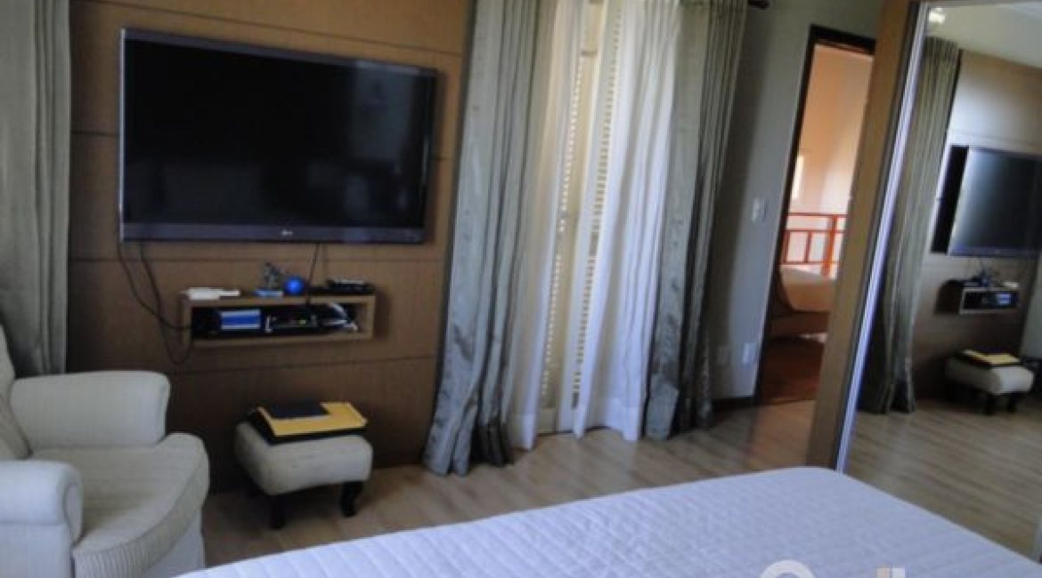 Casa à venda com 400m², 3 dormitórios, 1 suíte, 3 vagas, no bairro Jardim Isabel em Porto Alegre