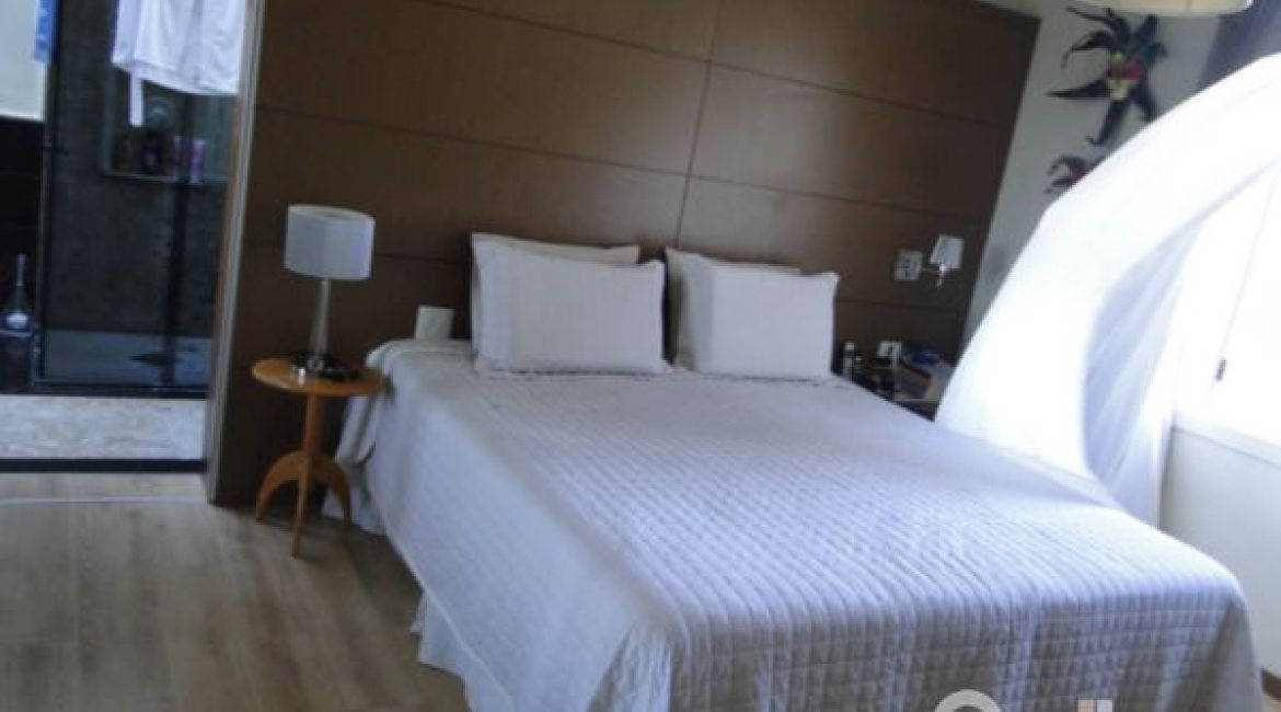 Casa à venda com 400m², 3 dormitórios, 1 suíte, 3 vagas, no bairro Jardim Isabel em Porto Alegre