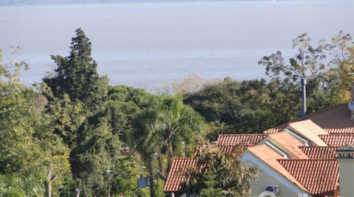 Casa à venda com 400m², 3 dormitórios, 1 suíte, 3 vagas, no bairro Jardim Isabel em Porto Alegre