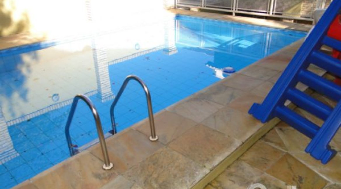 Casa à venda com 400m², 3 dormitórios, 1 suíte, 3 vagas, no bairro Jardim Isabel em Porto Alegre