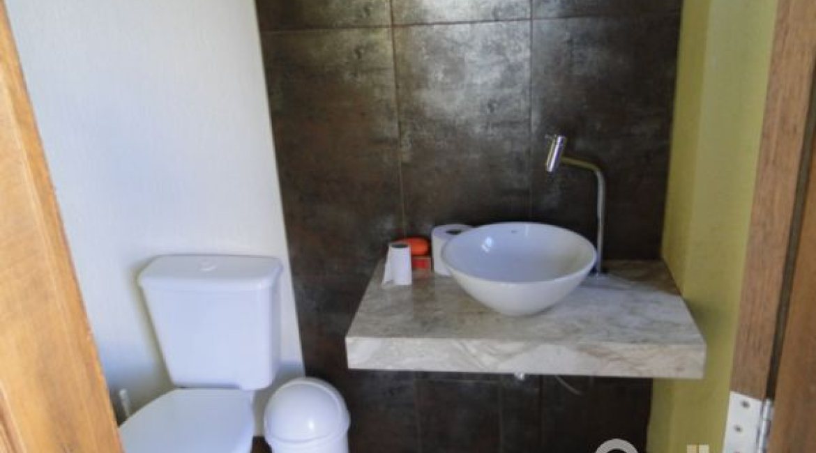 Casa à venda com 400m², 3 dormitórios, 1 suíte, 3 vagas, no bairro Jardim Isabel em Porto Alegre