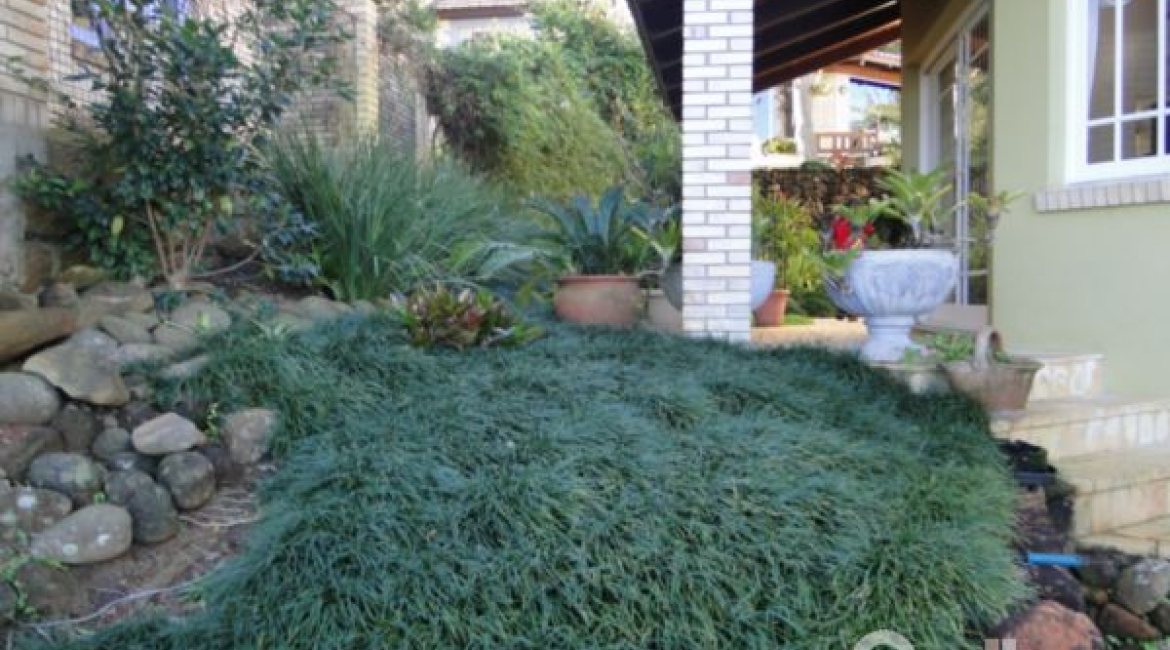 Casa à venda com 400m², 3 dormitórios, 1 suíte, 3 vagas, no bairro Jardim Isabel em Porto Alegre