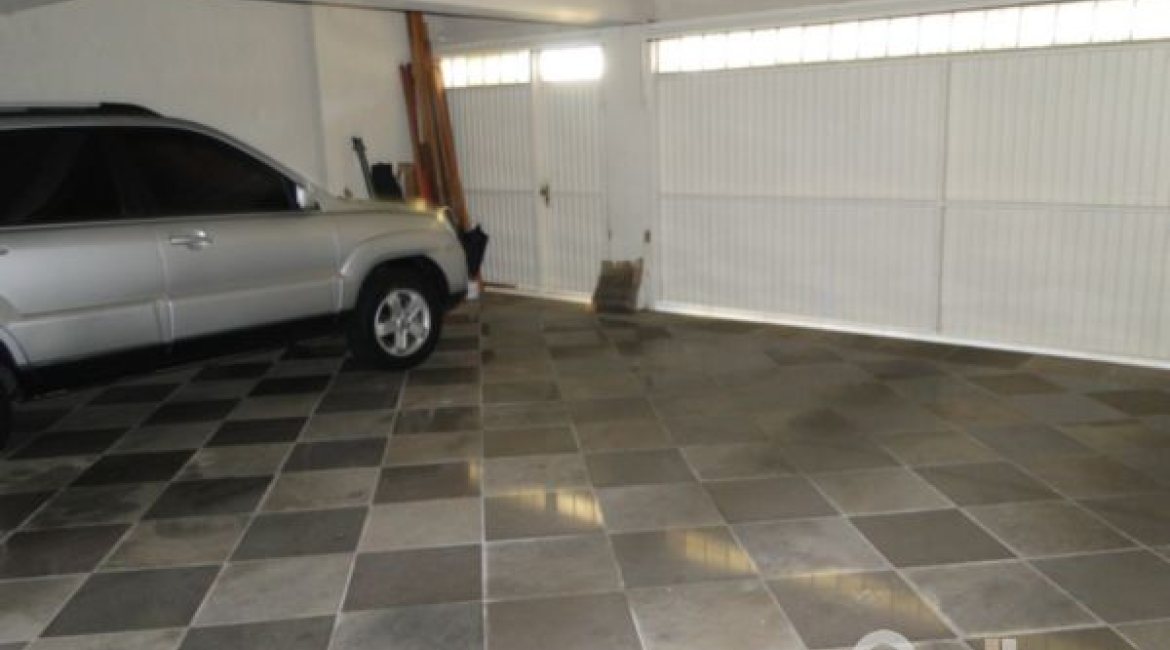 Casa à venda com 400m², 3 dormitórios, 1 suíte, 3 vagas, no bairro Jardim Isabel em Porto Alegre