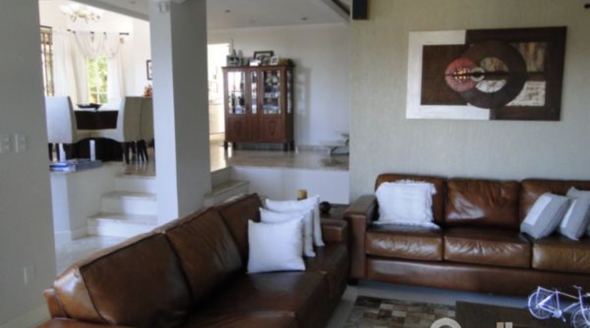 Casa à venda com 400m², 3 dormitórios, 1 suíte, 3 vagas, no bairro Jardim Isabel em Porto Alegre