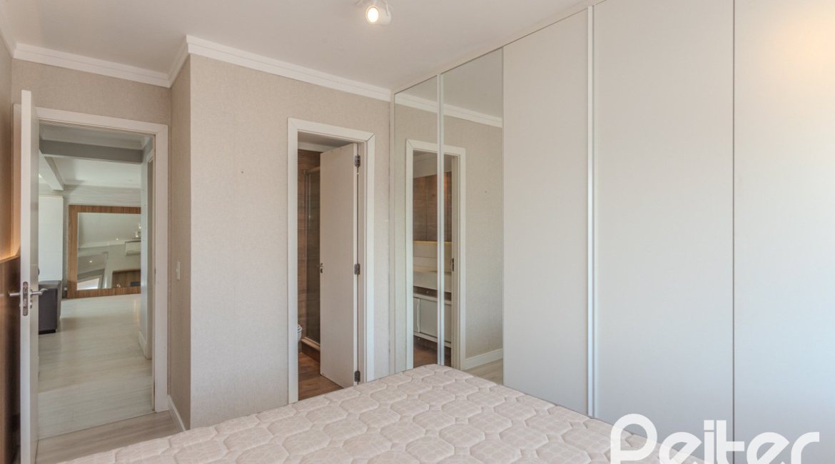 Apartamento à venda com 90m², 3 dormitórios, 1 suíte, 2 vagas, no bairro Tristeza em Porto Alegre