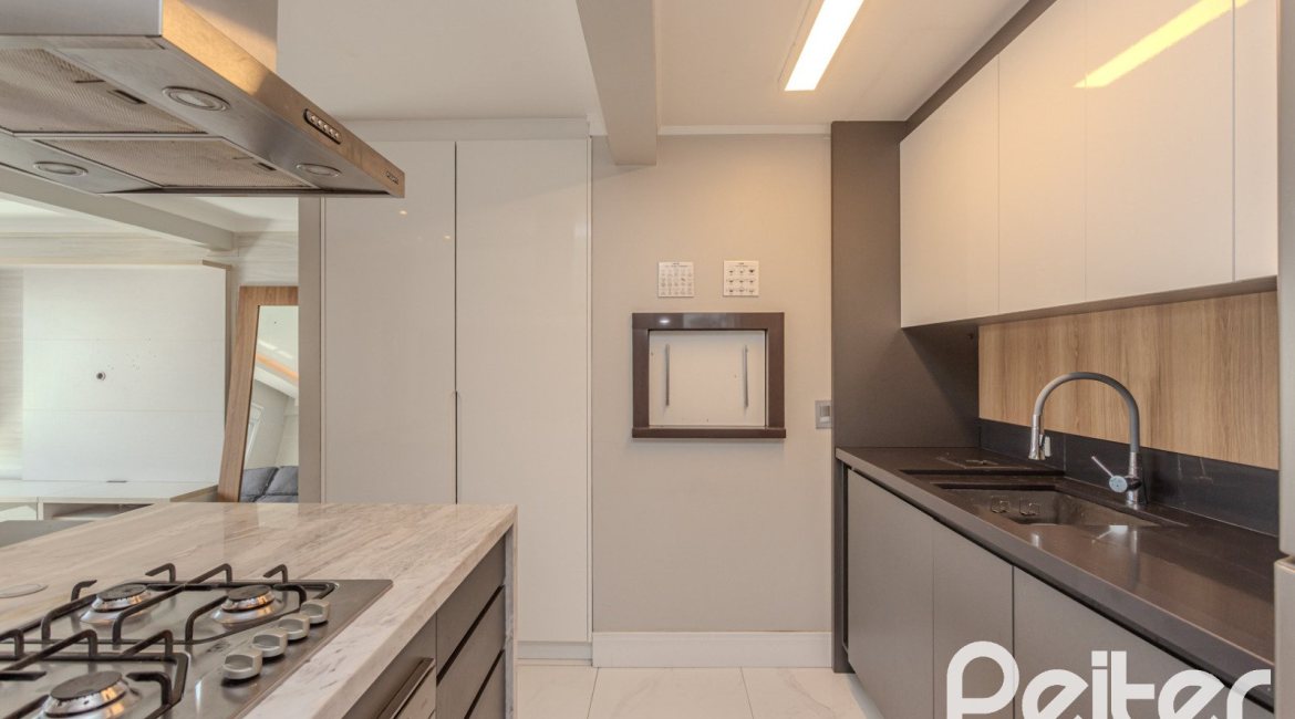 Apartamento à venda com 90m², 3 dormitórios, 1 suíte, 2 vagas, no bairro Tristeza em Porto Alegre