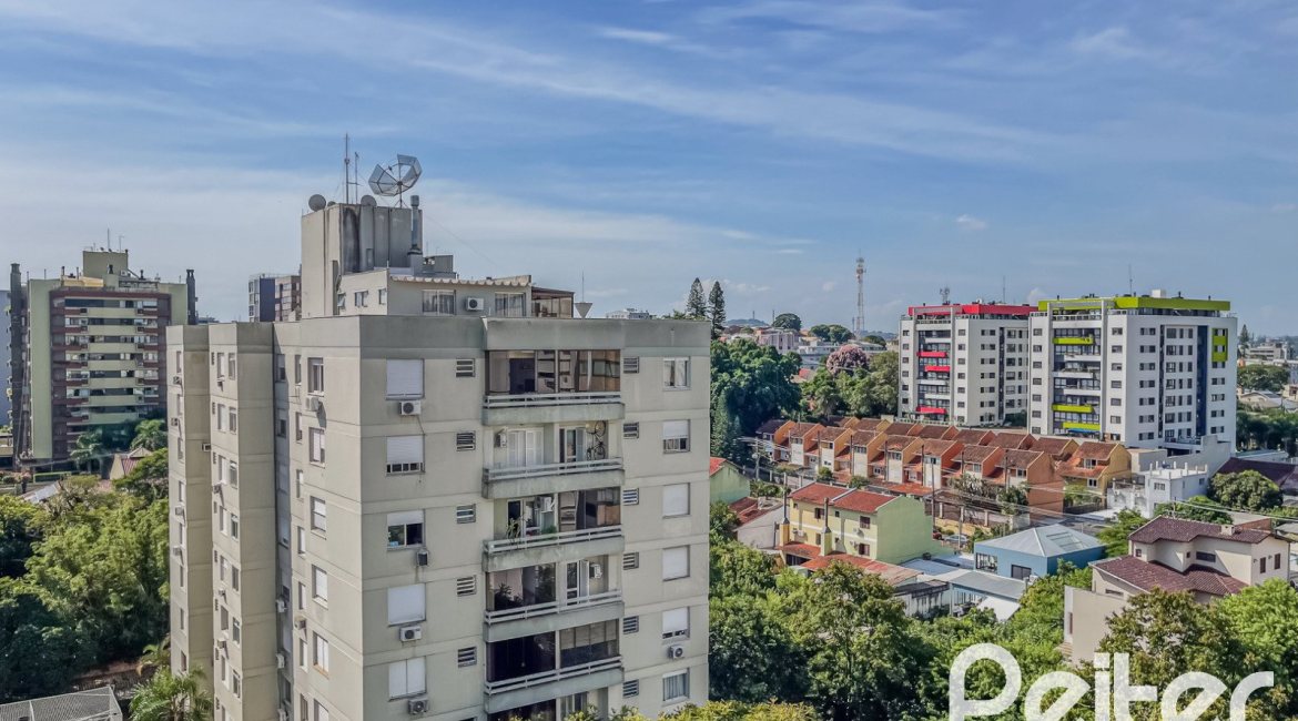 Apartamento à venda com 90m², 3 dormitórios, 1 suíte, 2 vagas, no bairro Tristeza em Porto Alegre