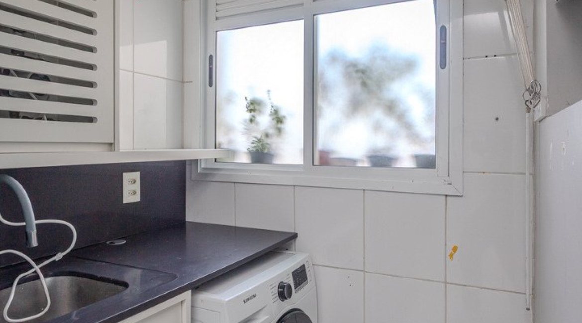 Apartamento à venda com 90m², 3 dormitórios, 1 suíte, 2 vagas, no bairro Tristeza em Porto Alegre