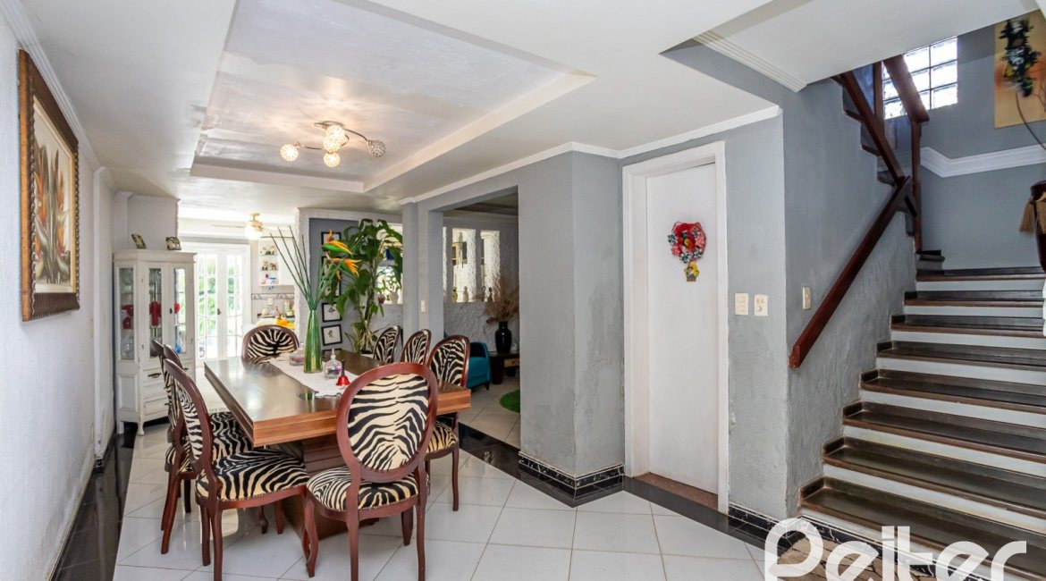 Casa à venda com 407m², 3 dormitórios, 2 suítes, 4 vagas, no bairro Ipanema em Porto Alegre