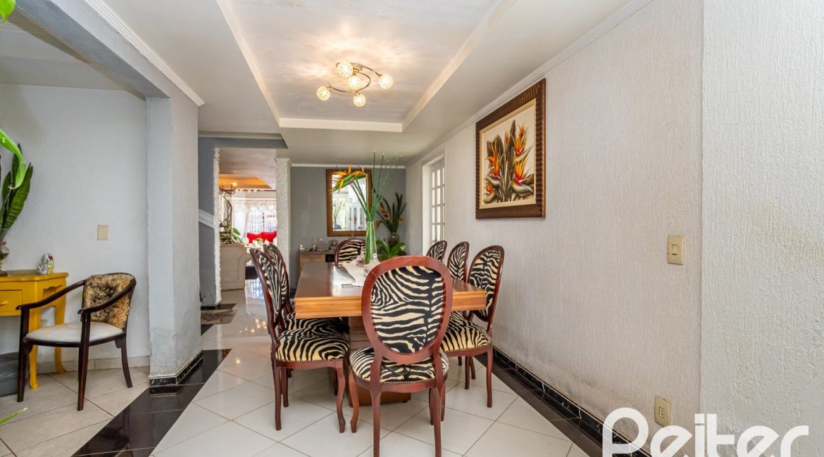 Casa à venda com 407m², 3 dormitórios, 2 suítes, 4 vagas, no bairro Ipanema em Porto Alegre