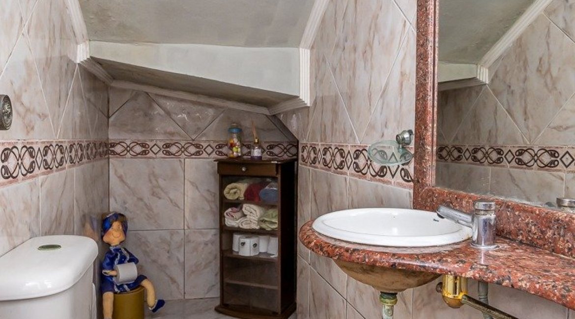 Casa à venda com 407m², 3 dormitórios, 2 suítes, 4 vagas, no bairro Ipanema em Porto Alegre