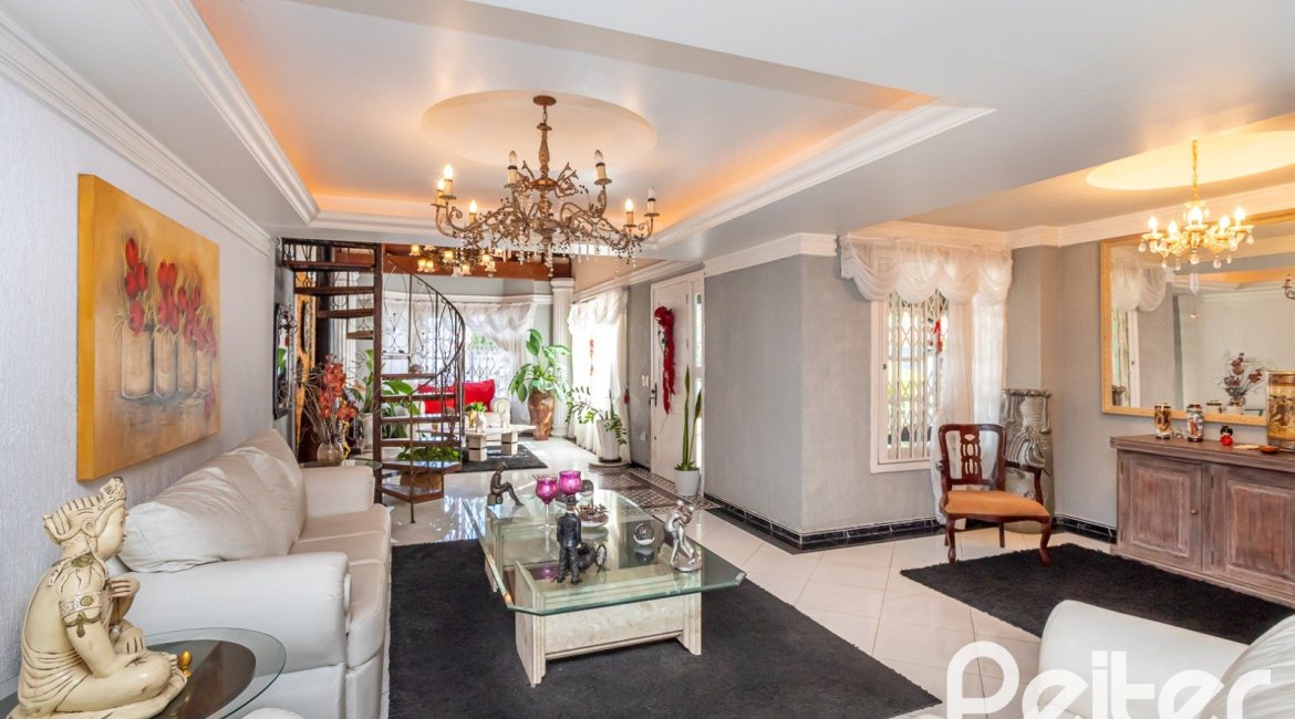 Casa à venda com 407m², 3 dormitórios, 2 suítes, 4 vagas, no bairro Ipanema em Porto Alegre