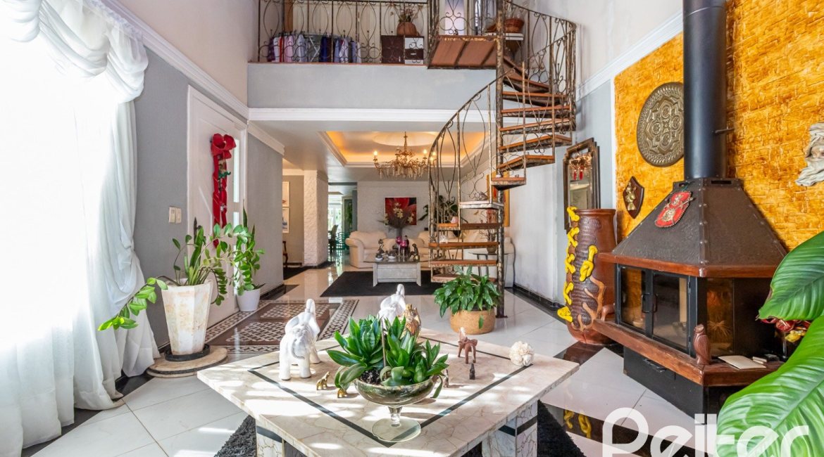 Casa à venda com 407m², 3 dormitórios, 2 suítes, 4 vagas, no bairro Ipanema em Porto Alegre