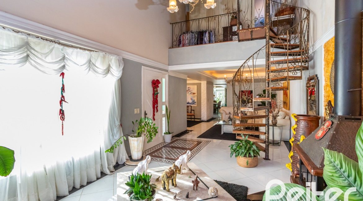 Casa à venda com 407m², 3 dormitórios, 2 suítes, 4 vagas, no bairro Ipanema em Porto Alegre