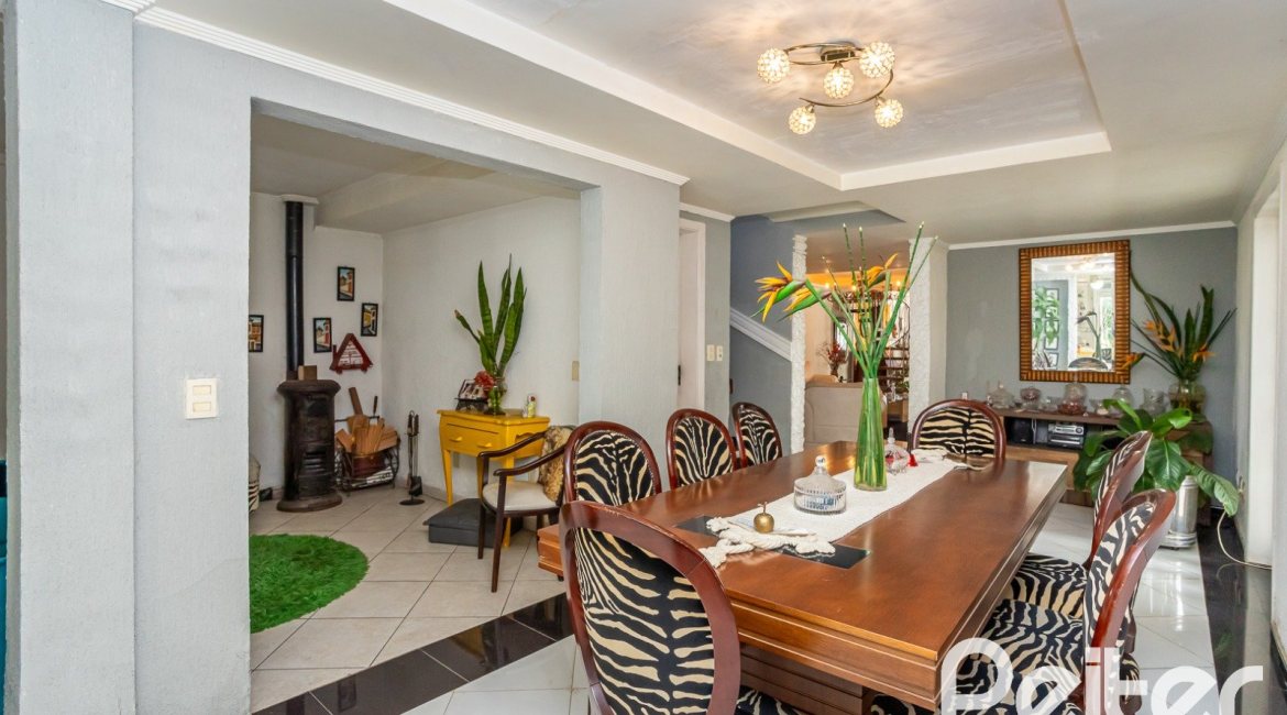 Casa à venda com 407m², 3 dormitórios, 2 suítes, 4 vagas, no bairro Ipanema em Porto Alegre