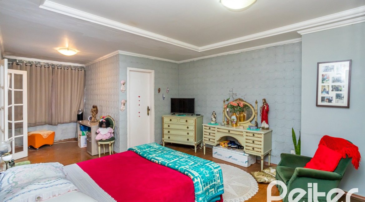 Casa à venda com 407m², 3 dormitórios, 2 suítes, 4 vagas, no bairro Ipanema em Porto Alegre