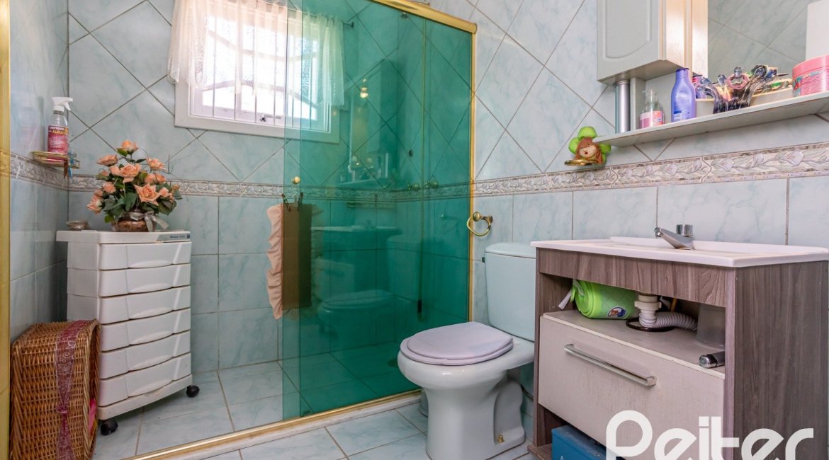 Casa à venda com 407m², 3 dormitórios, 2 suítes, 4 vagas, no bairro Ipanema em Porto Alegre