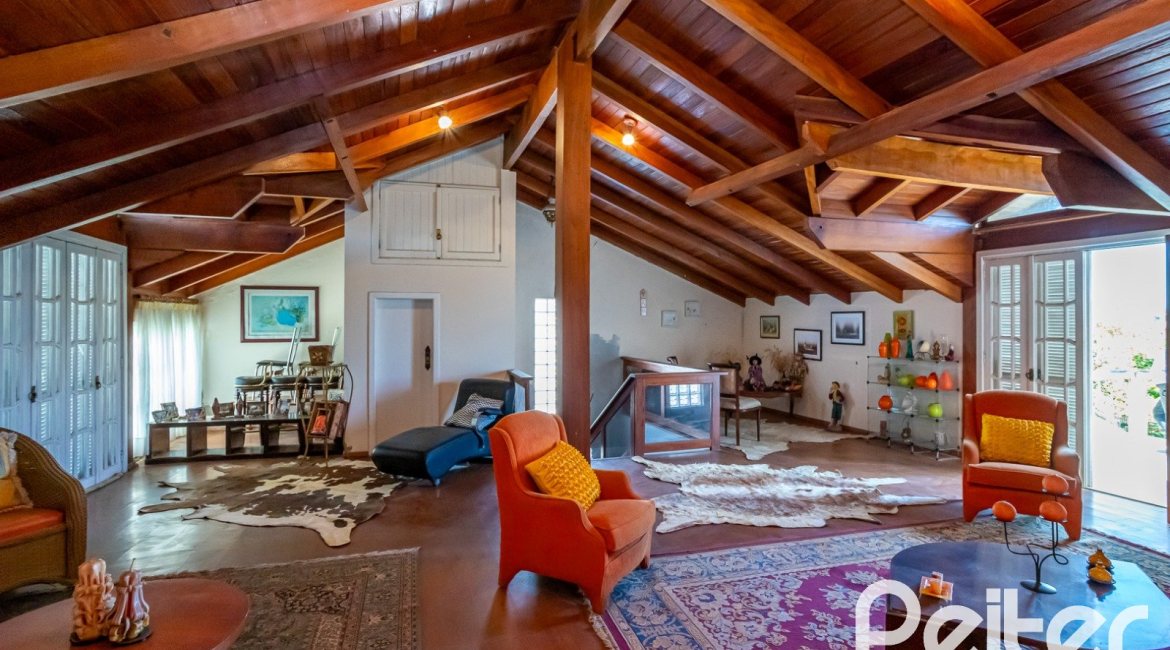 Casa à venda com 407m², 3 dormitórios, 2 suítes, 4 vagas, no bairro Ipanema em Porto Alegre