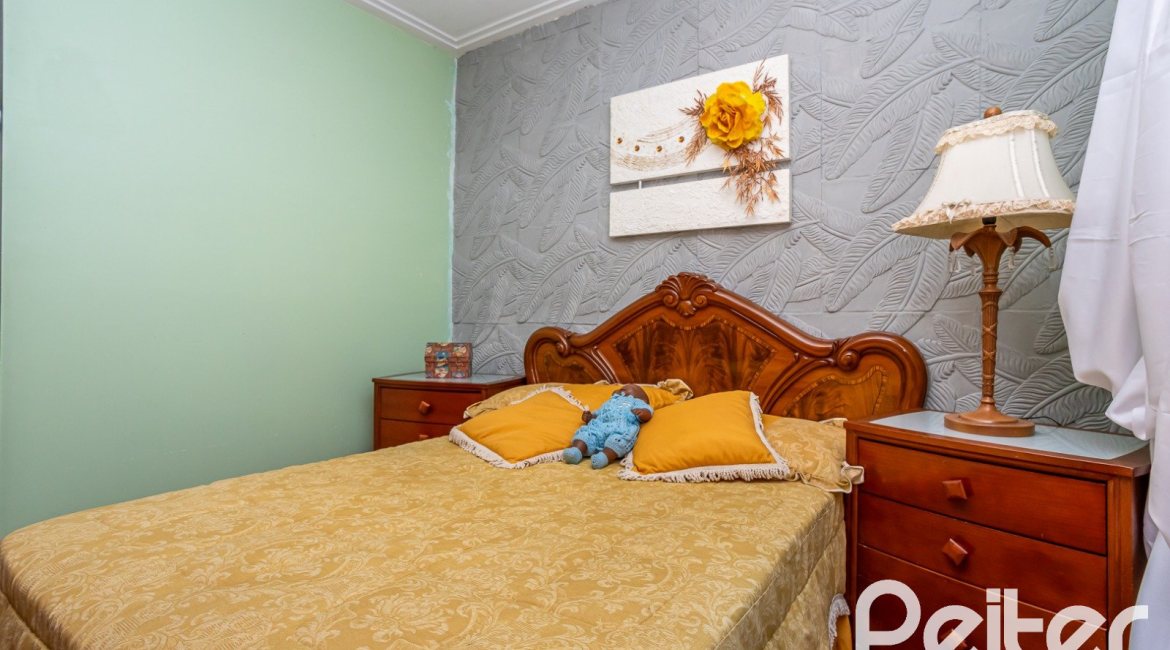 Casa à venda com 407m², 3 dormitórios, 2 suítes, 4 vagas, no bairro Ipanema em Porto Alegre