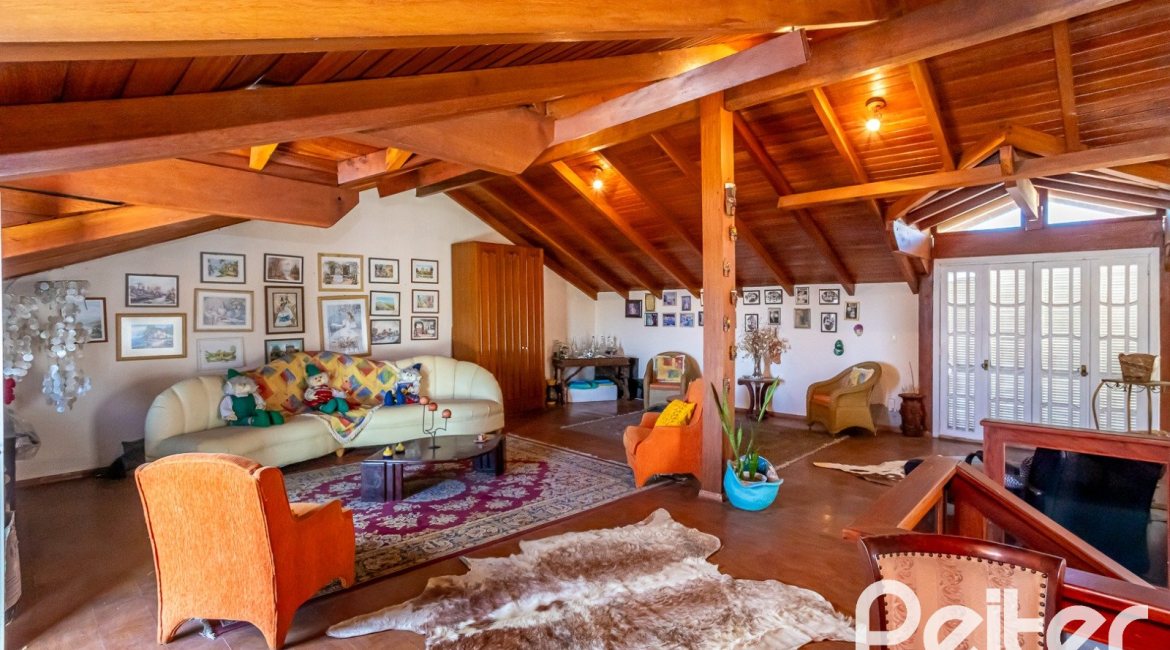 Casa à venda com 407m², 3 dormitórios, 2 suítes, 4 vagas, no bairro Ipanema em Porto Alegre