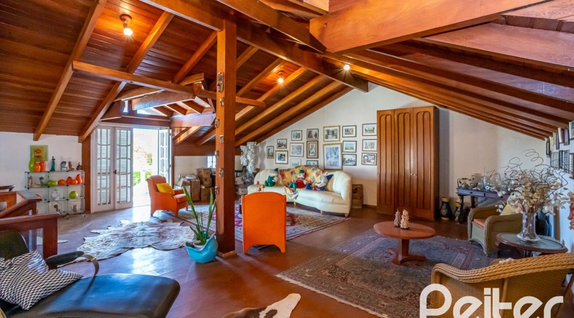 Casa à venda com 407m², 3 dormitórios, 2 suítes, 4 vagas, no bairro Ipanema em Porto Alegre