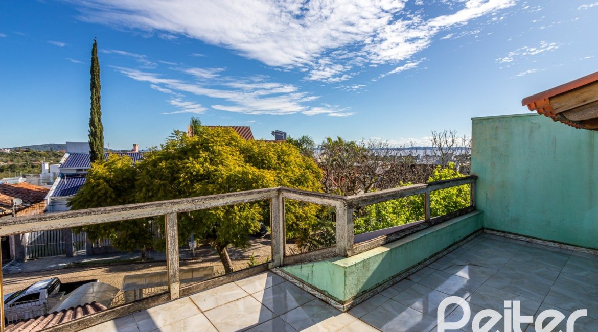 Casa à venda com 407m², 3 dormitórios, 2 suítes, 4 vagas, no bairro Ipanema em Porto Alegre