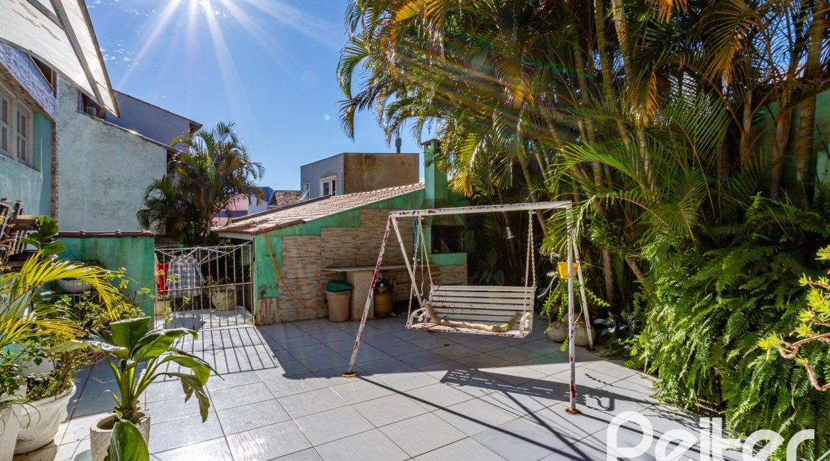 Casa à venda com 407m², 3 dormitórios, 2 suítes, 4 vagas, no bairro Ipanema em Porto Alegre