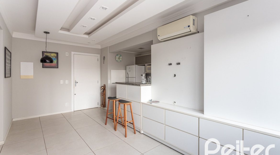 Apartamento à venda com 57m², 2 dormitórios, 1 suíte, 1 vaga, no bairro Tristeza em Porto Alegre