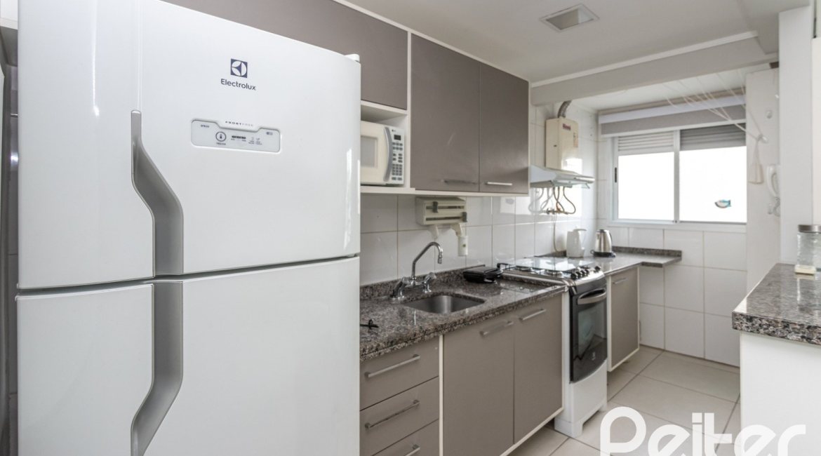 Apartamento à venda com 57m², 2 dormitórios, 1 suíte, 1 vaga, no bairro Tristeza em Porto Alegre