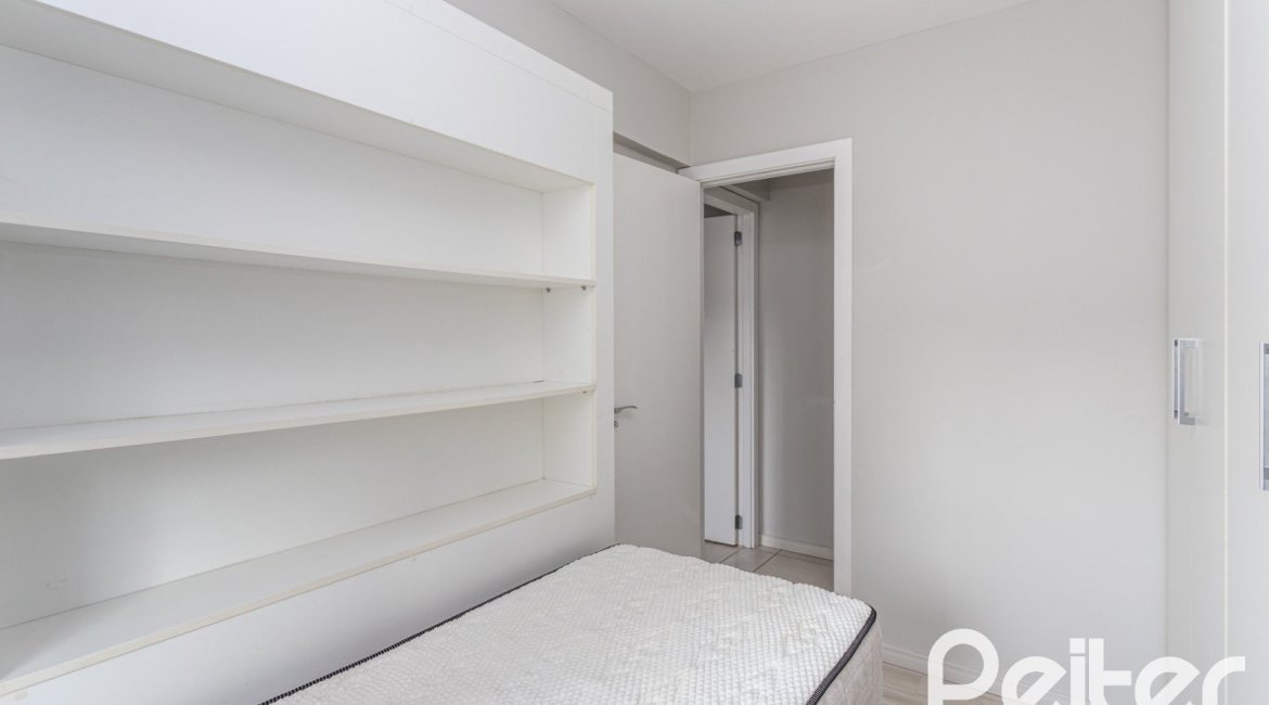 Apartamento à venda com 57m², 2 dormitórios, 1 suíte, 1 vaga, no bairro Tristeza em Porto Alegre