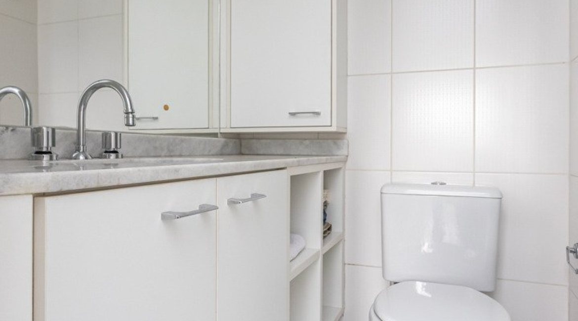 Apartamento à venda com 57m², 2 dormitórios, 1 suíte, 1 vaga, no bairro Tristeza em Porto Alegre