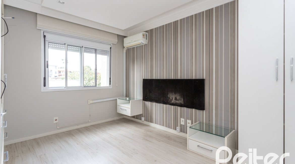 Apartamento à venda com 57m², 2 dormitórios, 1 suíte, 1 vaga, no bairro Tristeza em Porto Alegre