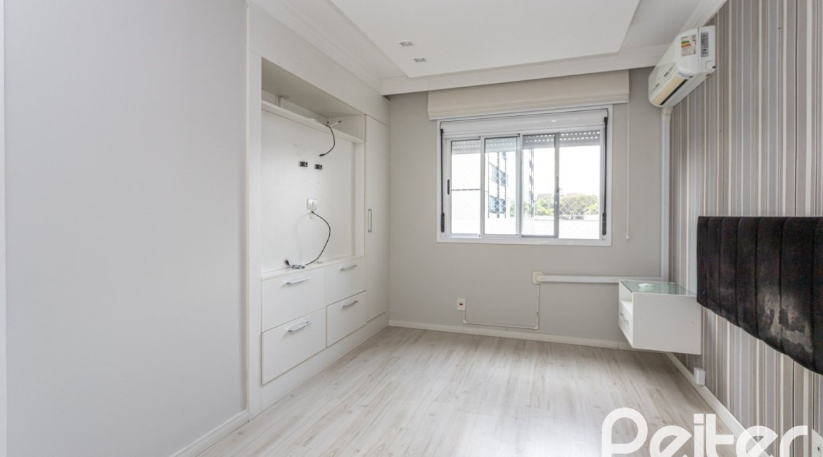 Apartamento à venda com 57m², 2 dormitórios, 1 suíte, 1 vaga, no bairro Tristeza em Porto Alegre