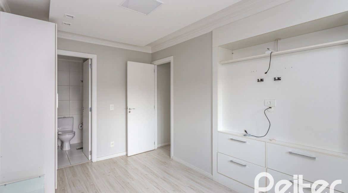 Apartamento à venda com 57m², 2 dormitórios, 1 suíte, 1 vaga, no bairro Tristeza em Porto Alegre