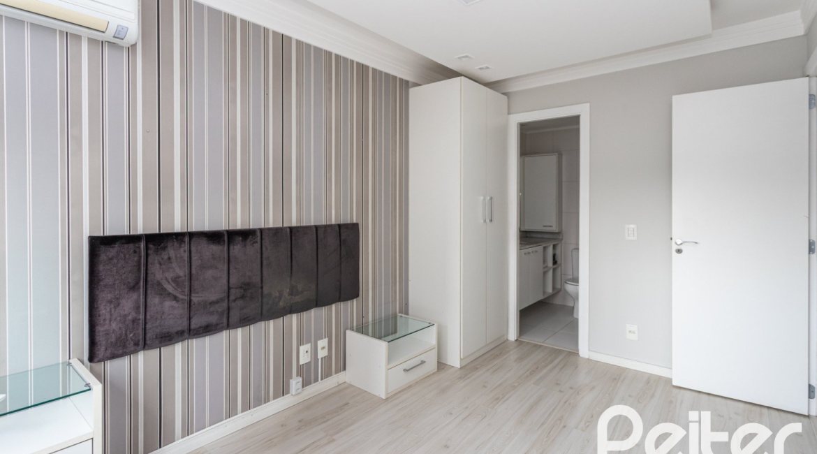 Apartamento à venda com 57m², 2 dormitórios, 1 suíte, 1 vaga, no bairro Tristeza em Porto Alegre