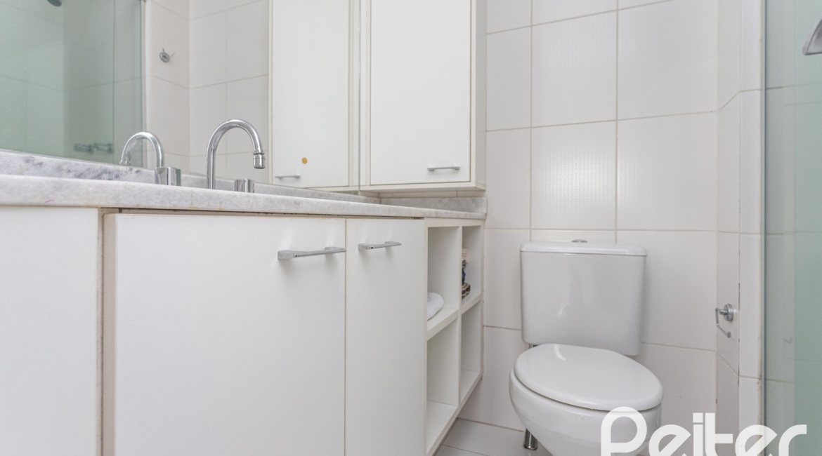 Apartamento à venda com 57m², 2 dormitórios, 1 suíte, 1 vaga, no bairro Tristeza em Porto Alegre