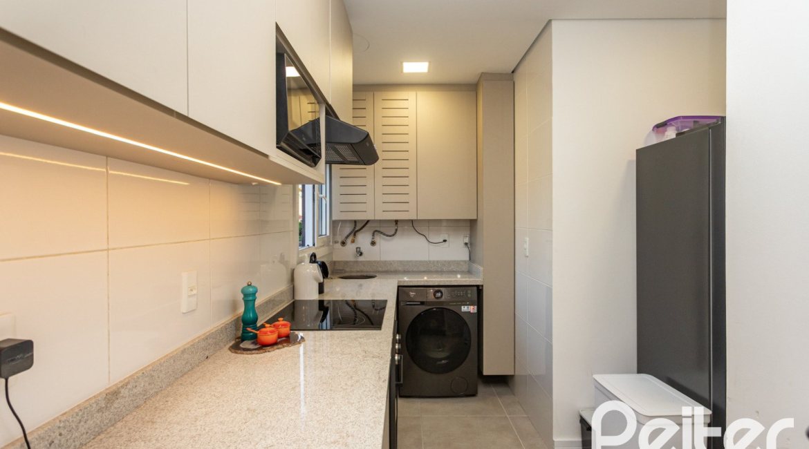 Cobertura à venda com 163m², 3 dormitórios, 2 suítes, 2 vagas, no bairro Tristeza em Porto Alegre