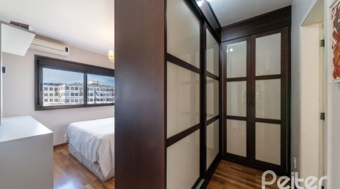 Apartamento à venda com 136m², 3 dormitórios, 1 suíte, 3 vagas, no bairro Tristeza em PORTO ALEGRE