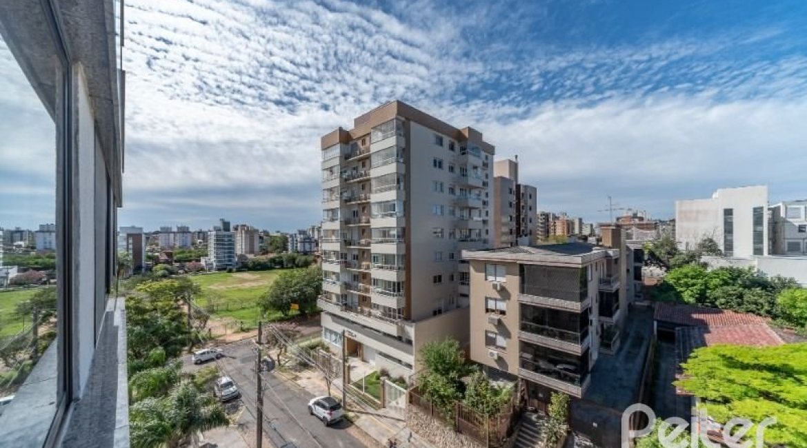 Apartamento à venda com 136m², 3 dormitórios, 1 suíte, 3 vagas, no bairro Tristeza em PORTO ALEGRE