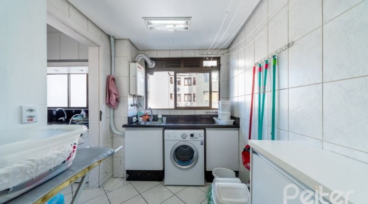 Apartamento à venda com 136m², 3 dormitórios, 1 suíte, 3 vagas, no bairro Tristeza em PORTO ALEGRE