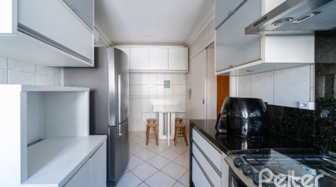 Apartamento à venda com 136m², 3 dormitórios, 1 suíte, 3 vagas, no bairro Tristeza em PORTO ALEGRE