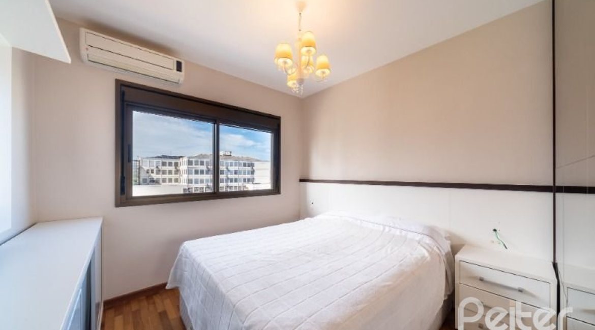 Apartamento à venda com 136m², 3 dormitórios, 1 suíte, 3 vagas, no bairro Tristeza em PORTO ALEGRE