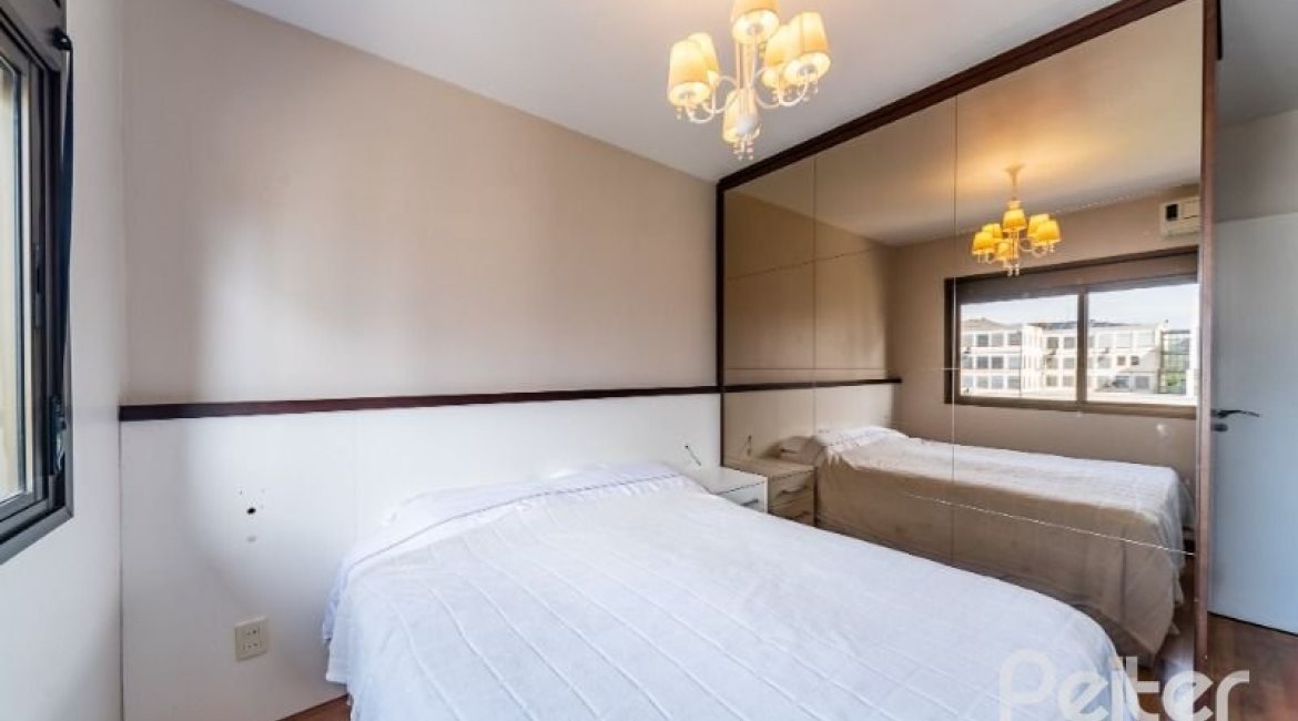 Apartamento à venda com 136m², 3 dormitórios, 1 suíte, 3 vagas, no bairro Tristeza em PORTO ALEGRE