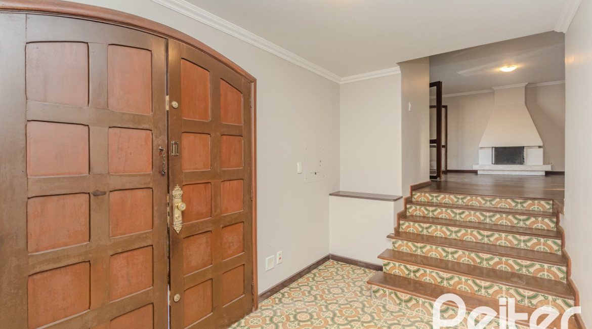 Casa à venda com 350m², 3 dormitórios, 1 suíte, 2 vagas, no bairro Jardim Isabel em Porto Alegre
