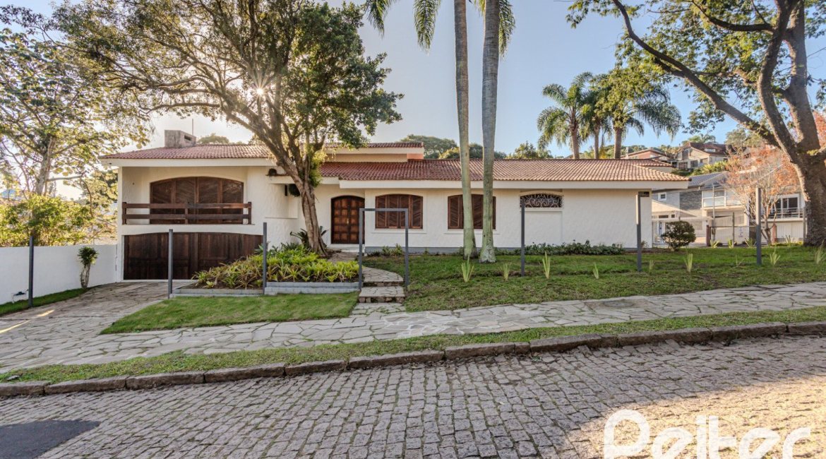 Casa à venda com 350m², 3 dormitórios, 1 suíte, 2 vagas, no bairro Jardim Isabel em Porto Alegre